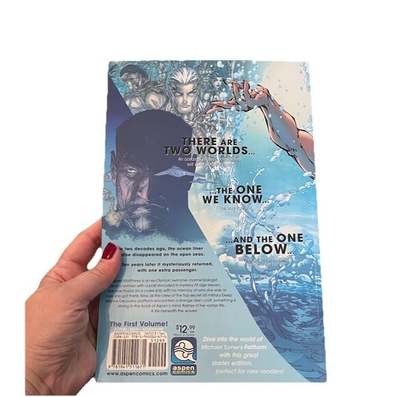 Fathom Vol 1 A World Below  Starter Edition Michael Turner SC TPB Graphic Novel - Picture 2 of 3